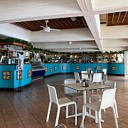 131 De bar naast het zwembad